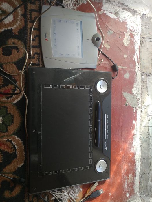 Два графічні планшети  g-pen 609 and wizardpen 4x3