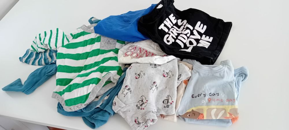 Lote / conjunto de roupa bebé 6-12 meses (13 peças)