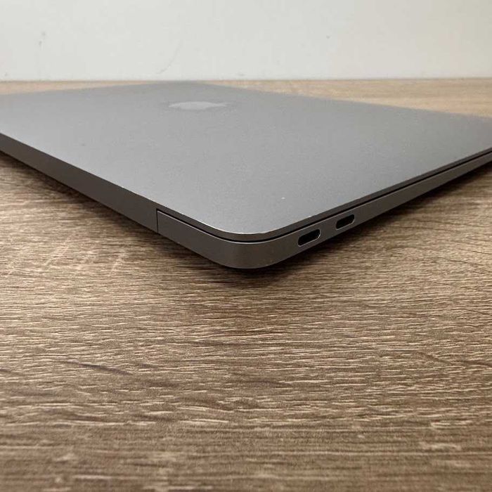 Apple Macbook Air A2337 2020 року M1 / 16Gb / SSD 256Gb (код: M0926)