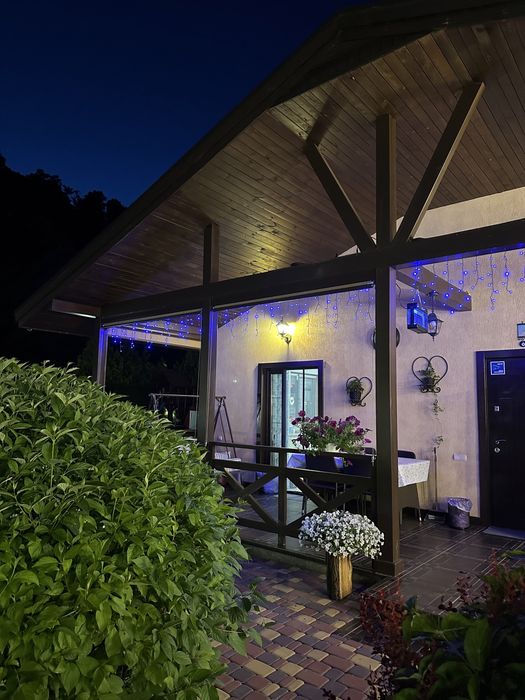 Будинок, с.Лука, поруч Білогородка, Бобриця, Музиці