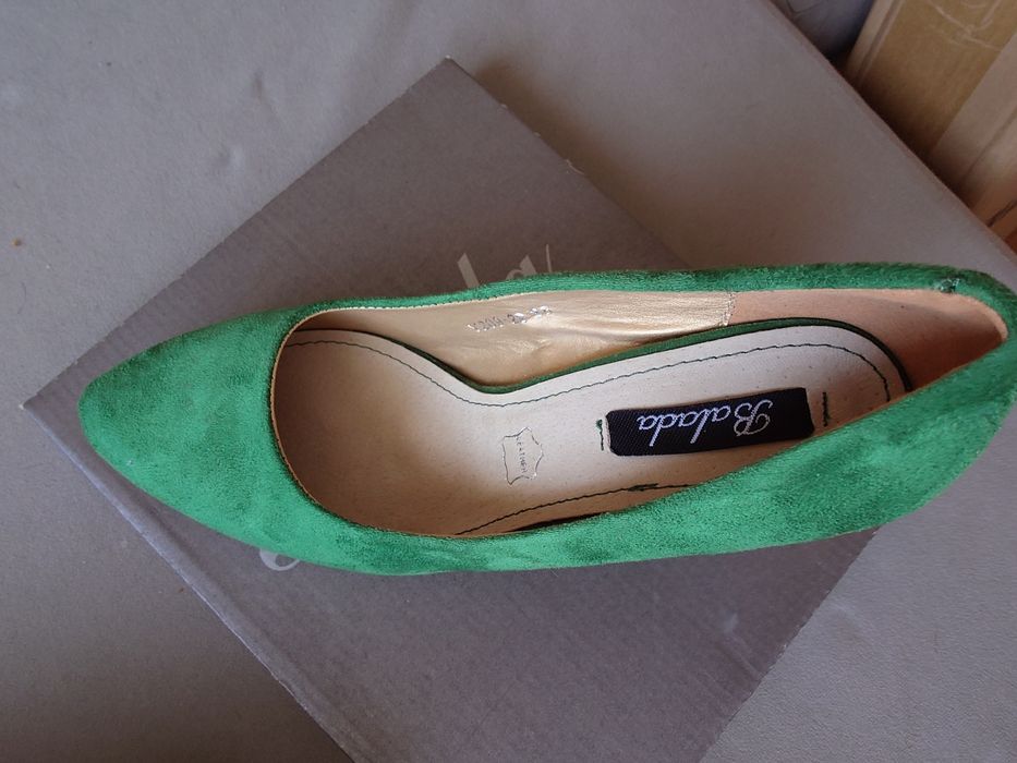 Zieleń butelkowa buty na koturnie