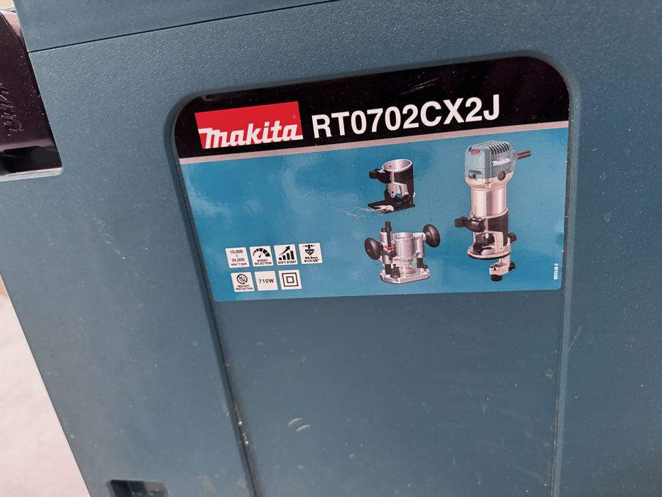 Frezarka makita RT0702CX2J