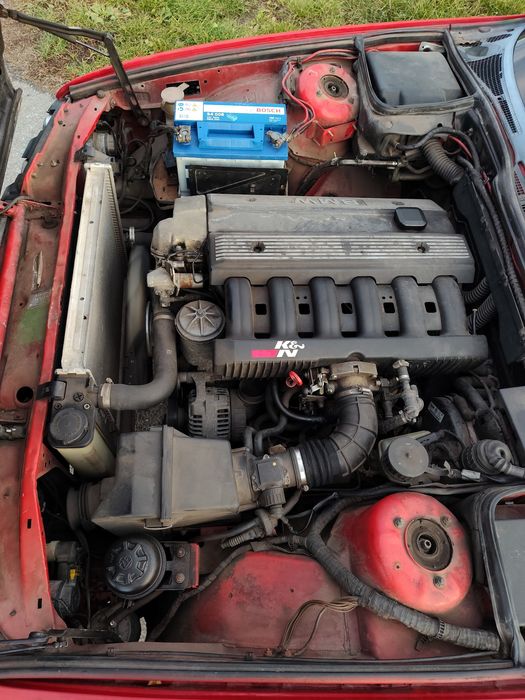 BMW E34 sedan  klima 2.0 R6 hellrot