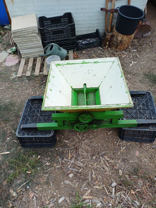 Esmagador de uva manual