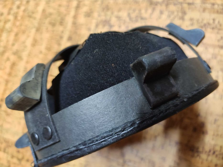 Proteção interior de capacete militar antigo