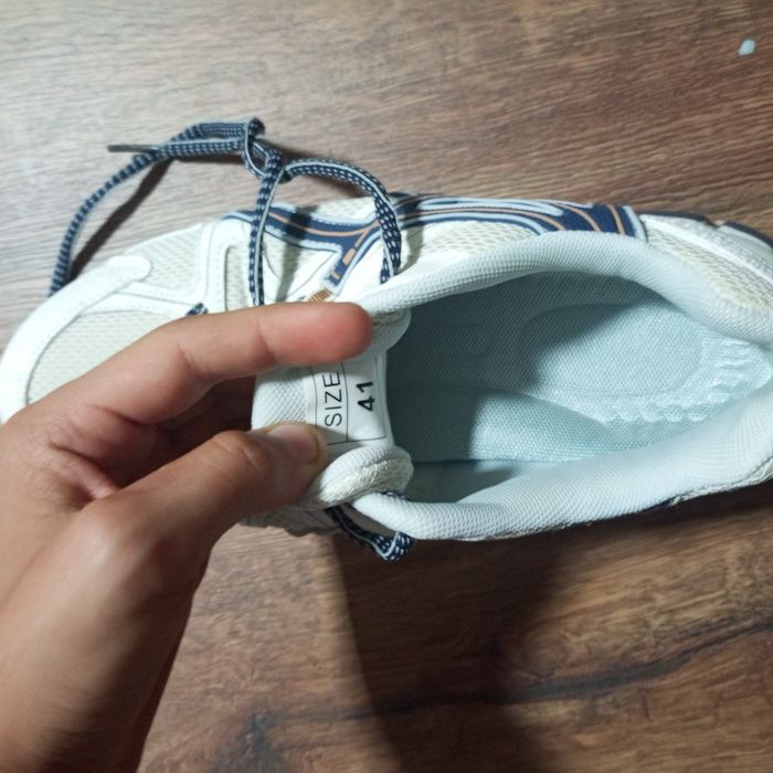 кросівки ASICS 41 розмір