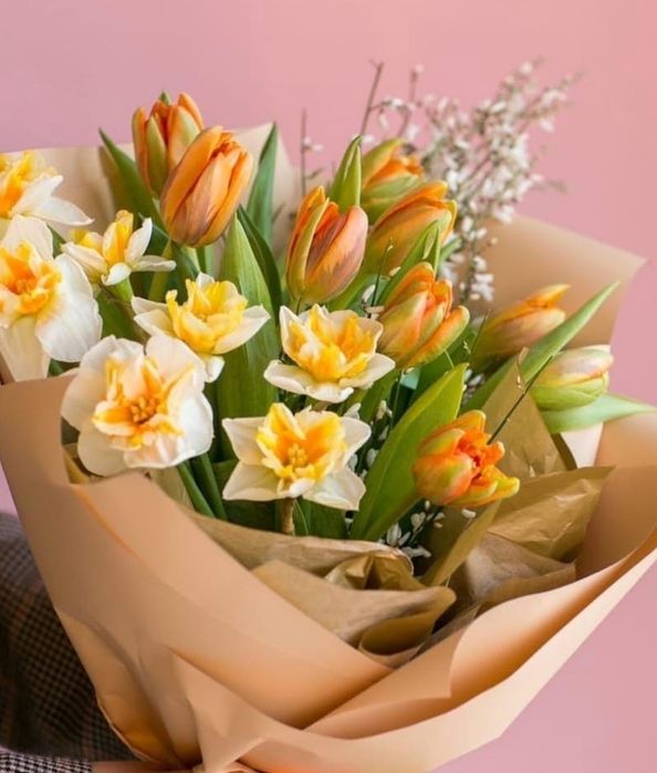 Тюльпани та нарциси у букеті