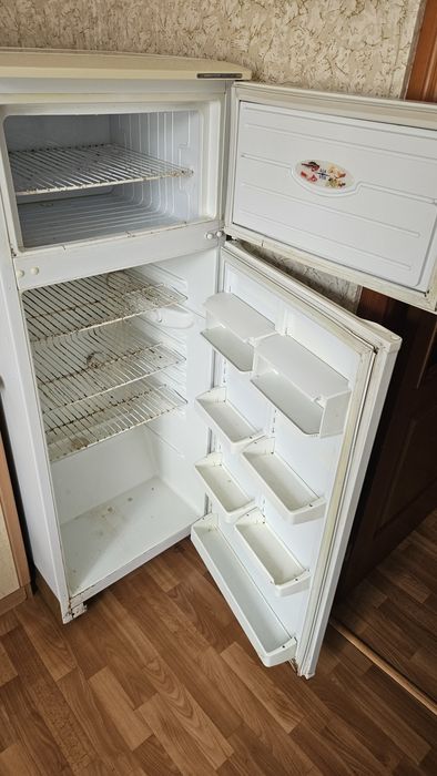 Холодильник Минск двокамерний, двухкамерный, морозильная камера