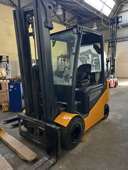 Empilhador eletrico 2500 kg Triplex