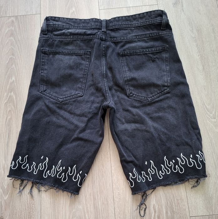 Krótkie spodenki cropp.