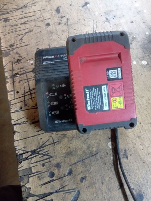 Ładowarki +Aku power 4szt