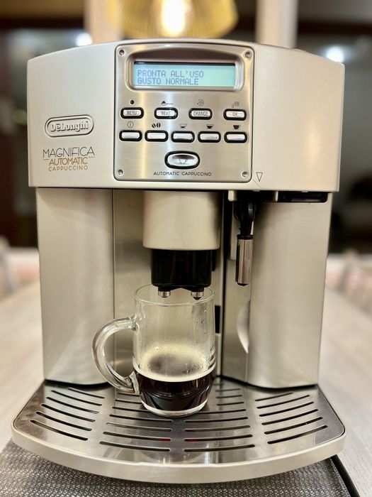 De'Longhi Magnifica Automatic Cappuccino (модель ESAM 3500.S).