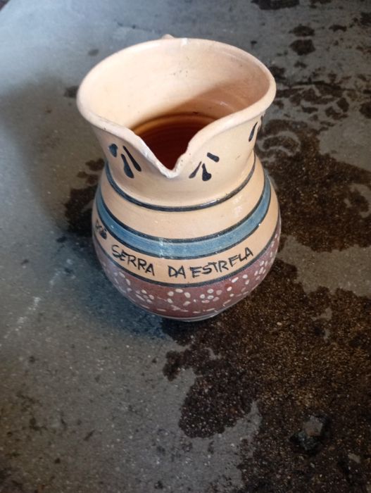 Vendo esta caneca muita bonita bom estado