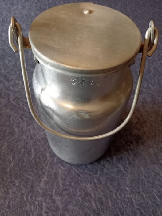 Vendo Leiteira de 1/1/2 Alumínio