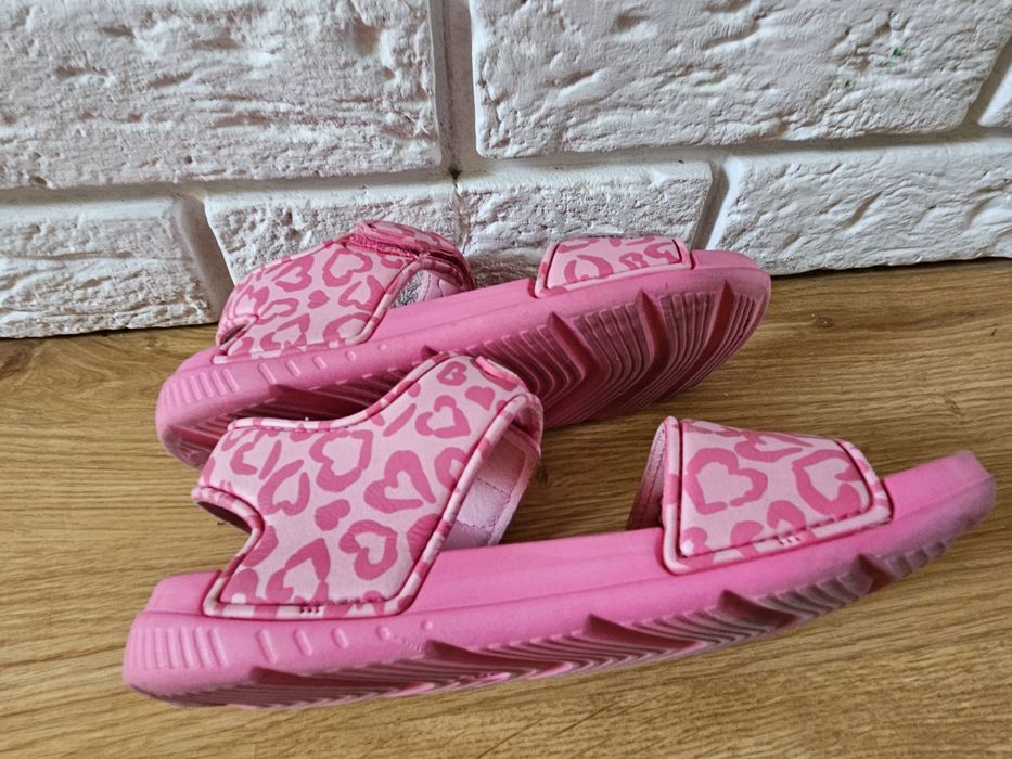 Lekkie sandały r. 32 + czapka Hello Kitty na rzep w kotki