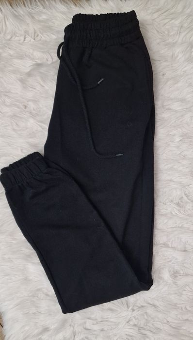Spodnie dresy" Trendyol".
