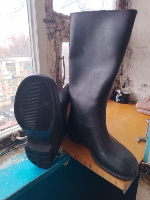 Продам мужские резиновые сапоги