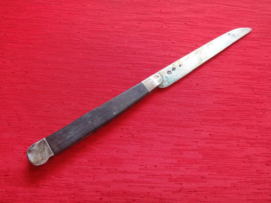 Srebrny       nożyk