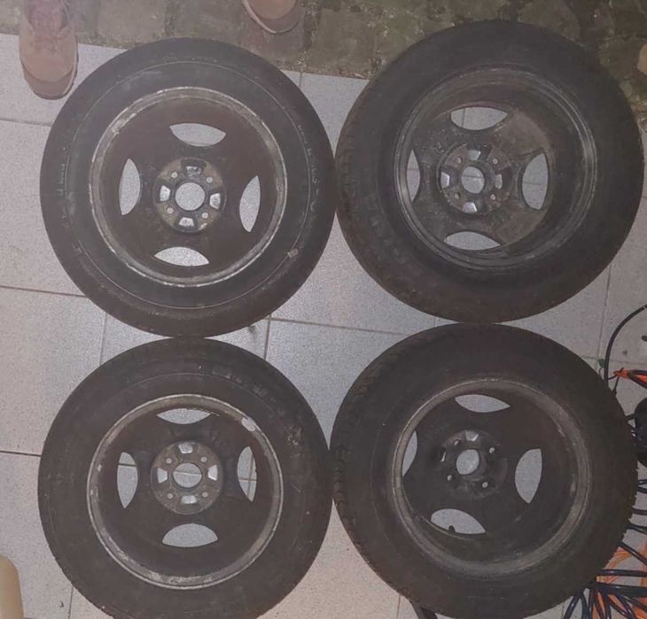 Vende-se  conjuntos de 4 Jantes usadas em panda 4x4