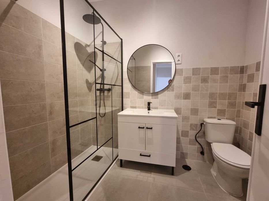 T3 Remodelado a Estrear com Vista Rio 2 wcs estilo eclético – Algés