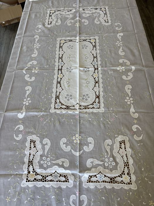 Toalha de mesa bordada à mão da Madeira com 12 guardanapos