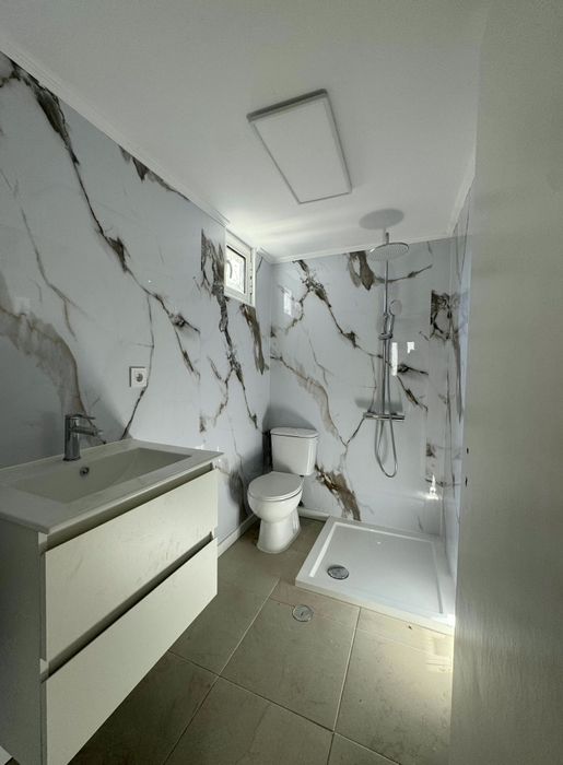 Moradia T3 totalmente remodelada em Rocha Nova -3 minutos do Hospital da Luz e 7 minutos da Solum!