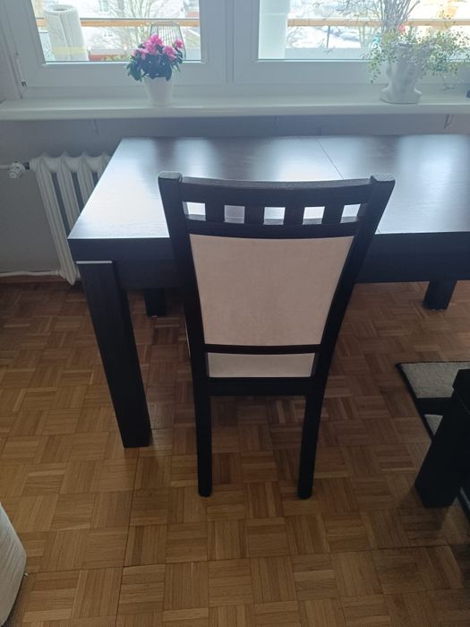 Stół rozkładany + 6 krzeseł