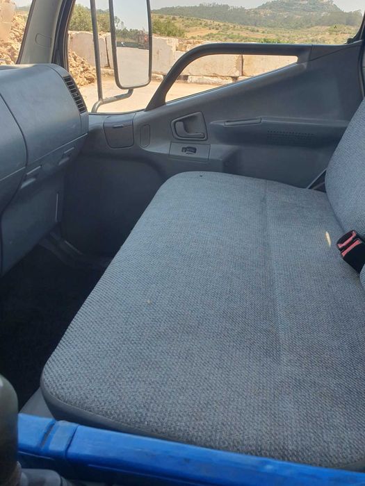 Mitsubishi Canter 649 (3908cc, pesada de mercadorias)