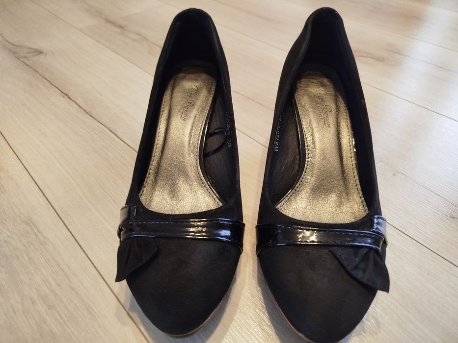 Czarne zamszowe buty na obcasie. Rozmiar 39.