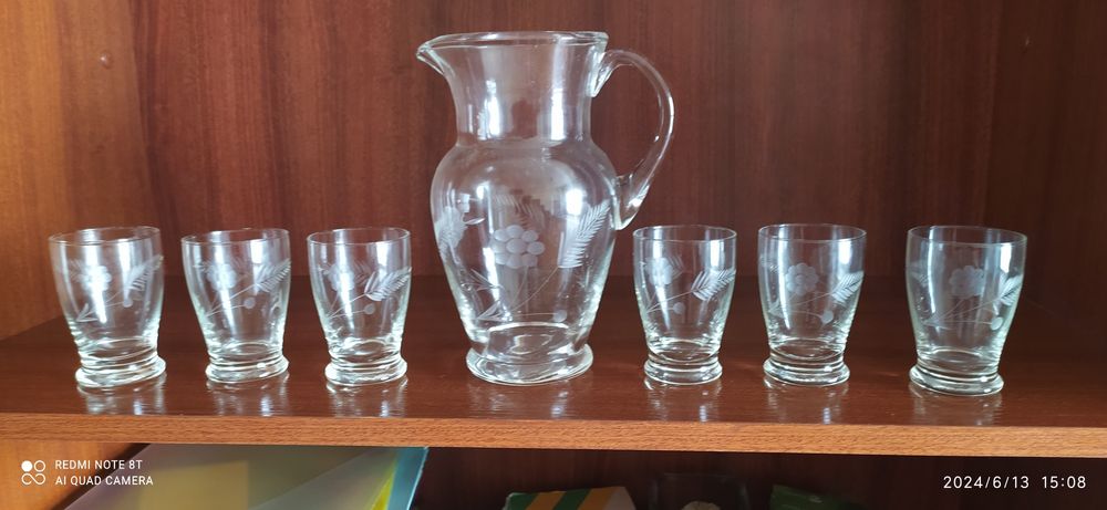 Jarro com 6 copos vintage esculpido