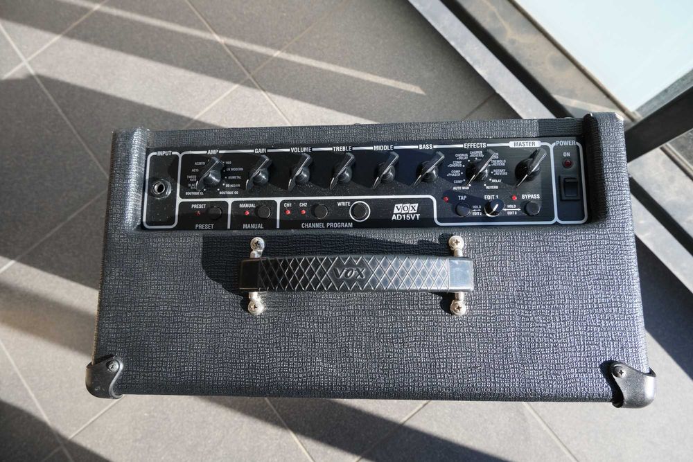 Wzmacniacz gitarowy VOX AD15VT