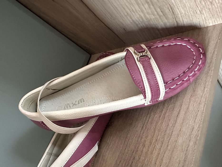 Продам нові туфельки на дівчинку