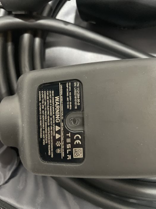 Зарядка Tesla нова