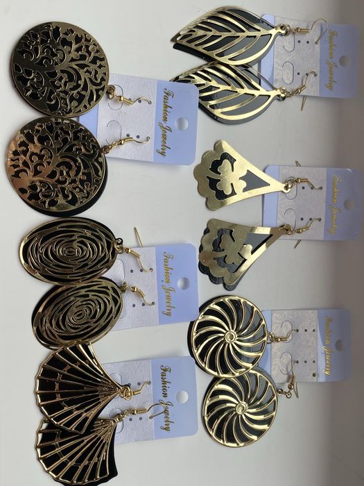 Біжутерія/прикраси(сережки золоті та браслети)