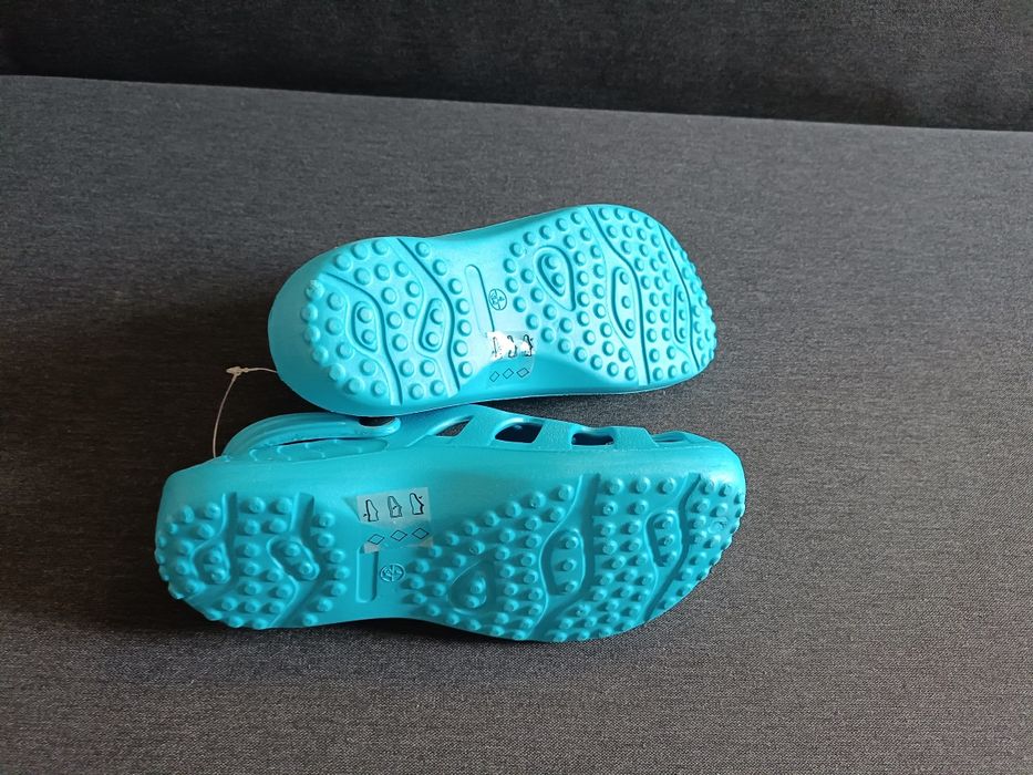 NOWE Klapki ogrodowe, na basen tzw Crocsy dziewczęce roz. 34
