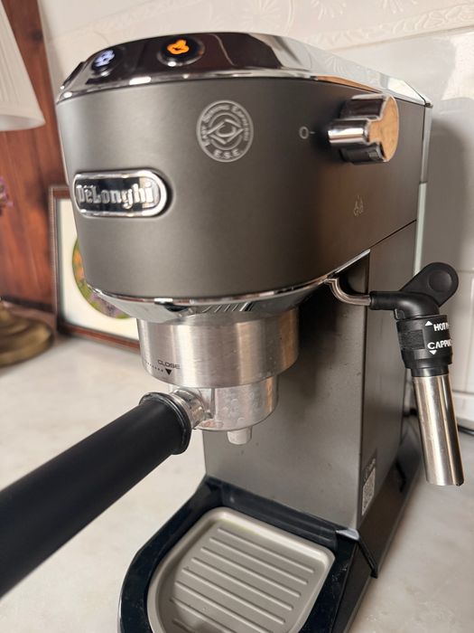 Máquina de Café Manual DELONGHI Dedica Style EC685.M (15 bar - Cinzento)
