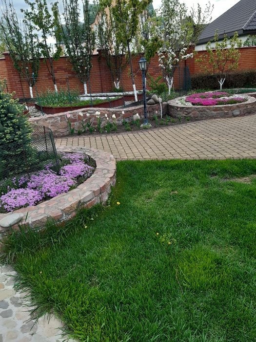 Шукаю людину по догляду присадібної ділянки