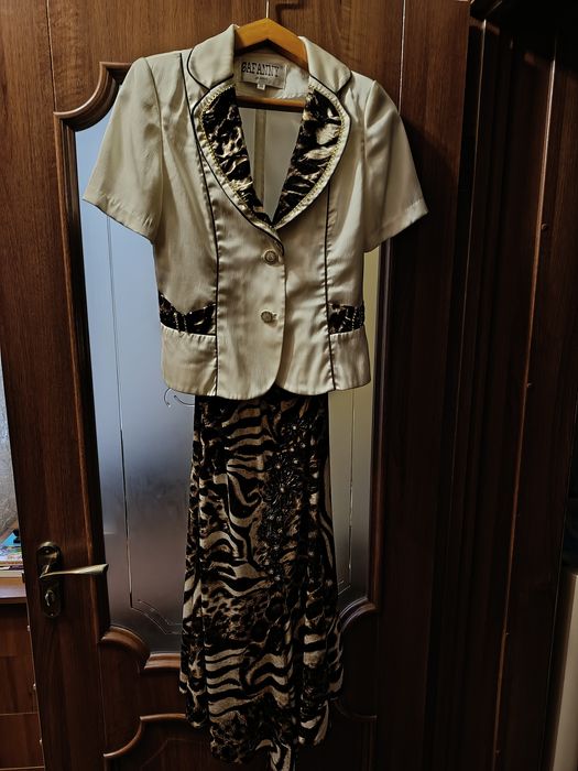 Продам нарядний уостюм