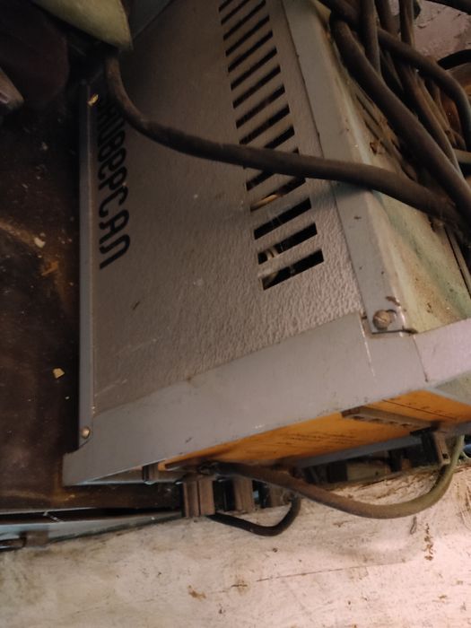 Продам сварочно пуско-зарядний інвертор ВД 0801 УЗ