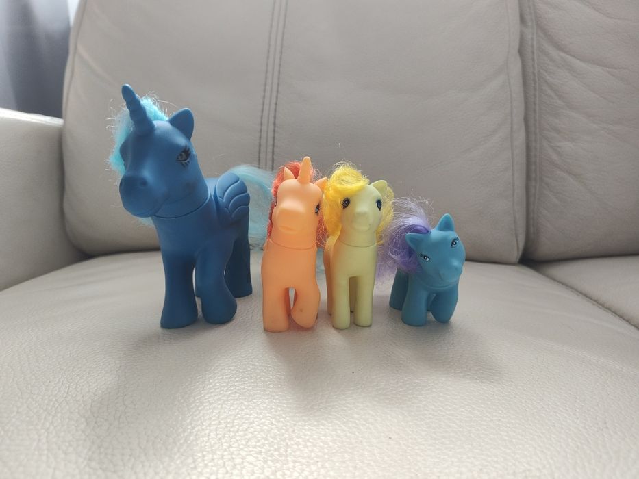 Figurki konie zabawki