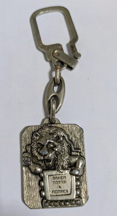 2 Porta chaves antigos c/ símbolo  do banco Totta Açores p/ colecionar