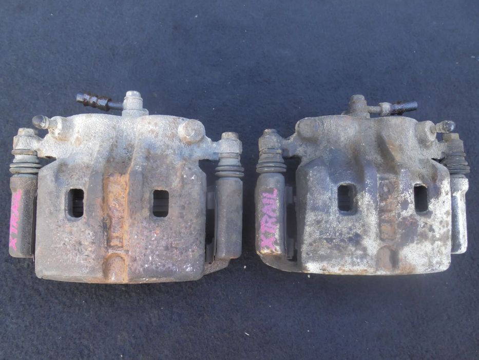 ZACISK LEWY PRZÓD NISSAN X-TRAIL I T30 2.0 4X4