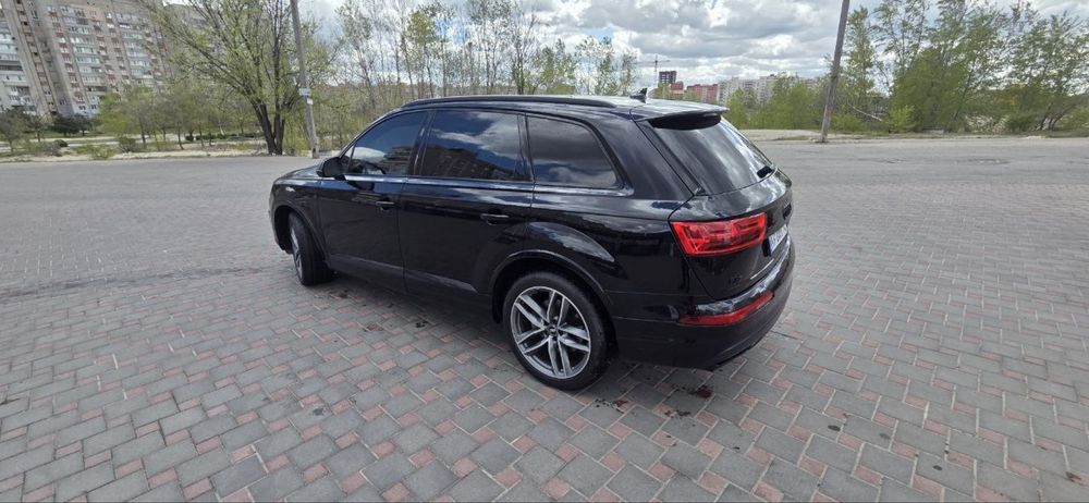 Audi Q7 у відмінному стані
