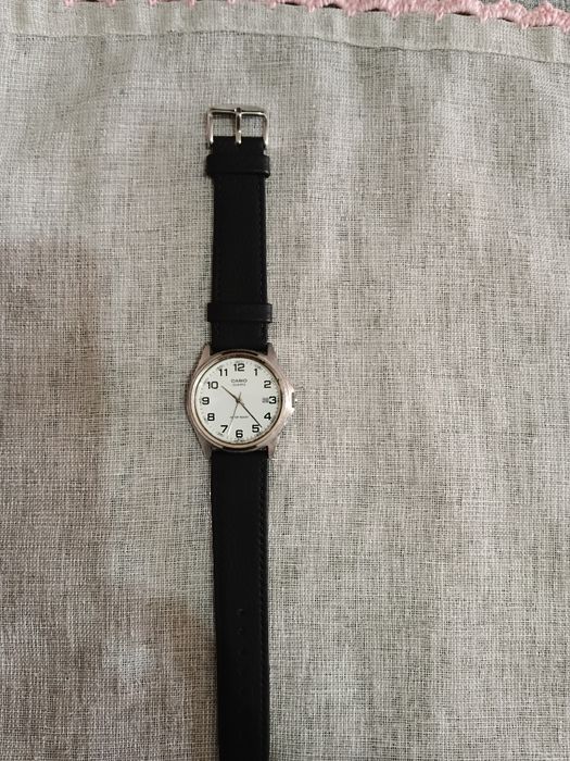 Relógio Casio com bracelete em pele genuína