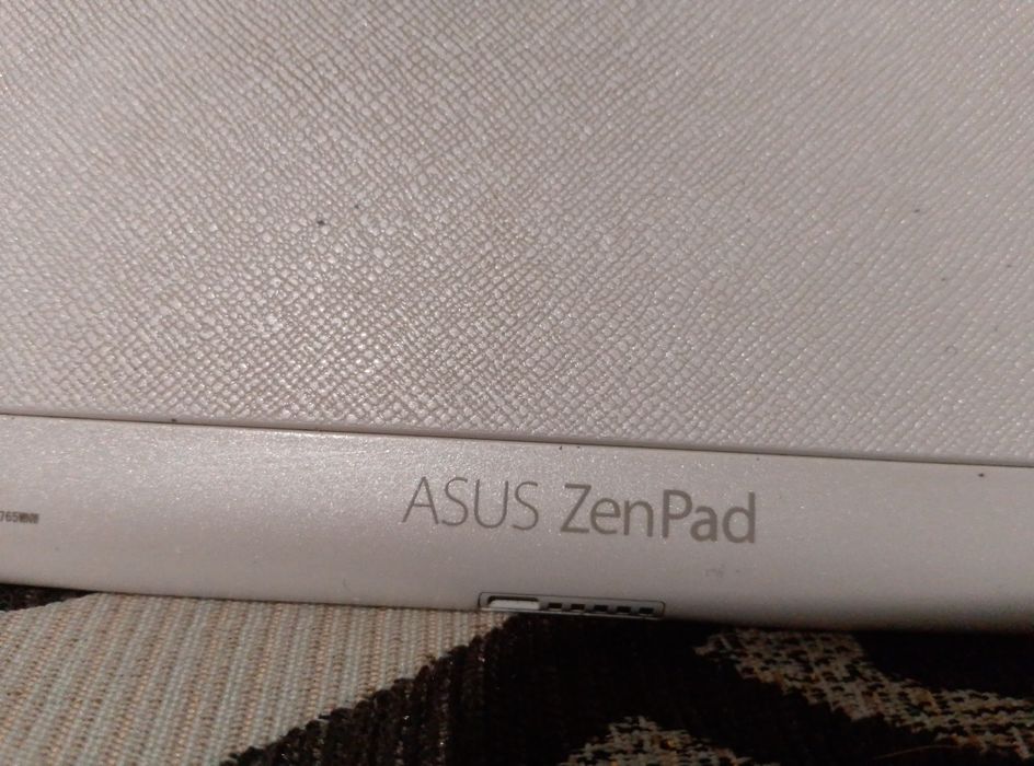 Продам планшет Asus ZePad.