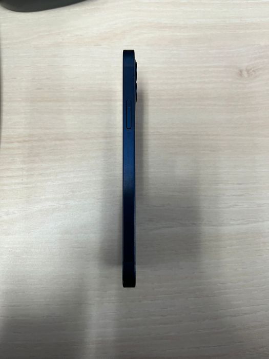 Iphone 12 na cor azul