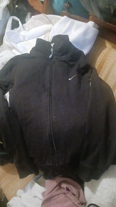 Sprzedam pakę 15kg odzieży używanej.
