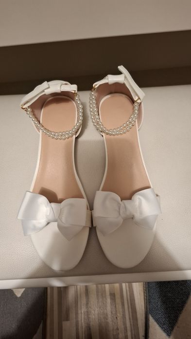 Piękne sandałki na obcasie