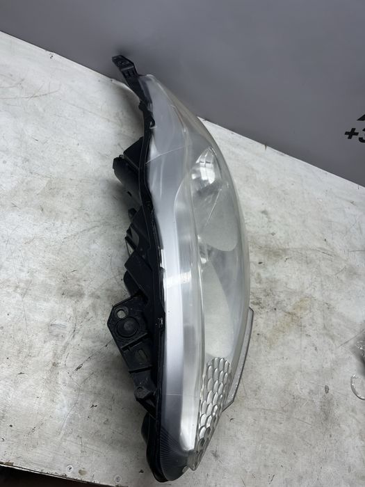 Ліва фара Ford Fiesta usa