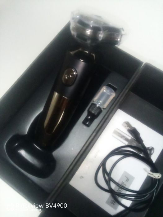 Vendo máquina de barbear semi nova